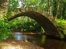 Puente medieval sobre el Río Sieira